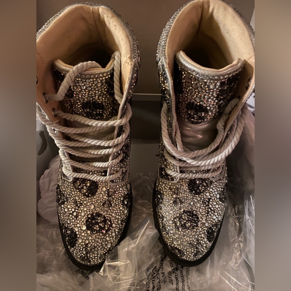 Betsey Johnson SB-Hudson Skulls boots 8.5